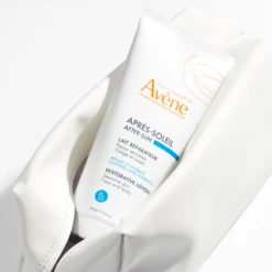 Avène SOLAIRE - Lait Réparateur Après-Soleil - Visage Et Corps - Peaux Sensibles, 200ml -Boticinal Powersanté Soldes Boutique av suncare after sun restorative lotion 2 post 3282770154221 hd 1 1