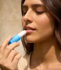 Stick Lèvres Nourrissant Rechargeable Au Beurre De Karité Bio - Lèvres Sèches Ou Abîmées, 4.5g -Boticinal Powersanté Soldes Boutique sticklevrerechargeable02 1565x1800